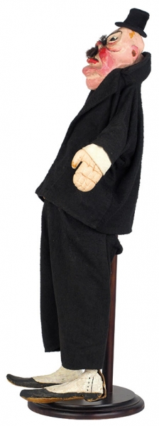 Театральная кукла «Капиталист-Чемберлен». 1920-е. Папье-маше, ткань. Высота 67,5 см.