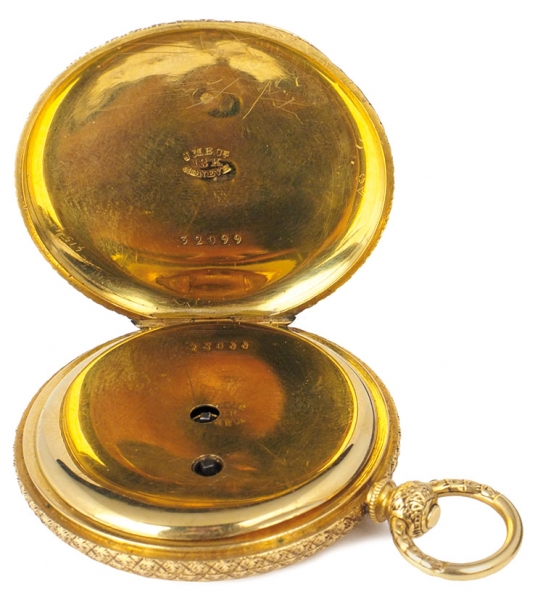 Часы дамские карманные в золотом корпусе. Швейцария. Начало ХХ века. Золото 750 пробы, эмаль. Диаметр 3,5 см.