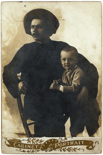 Фотография: А.М. Горький с сыном Максимом. [1902].