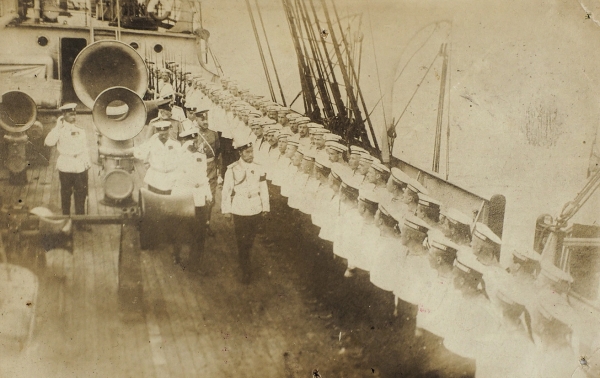 [Фото посещения корабля Николаем II] Фотоархив матроса с эсминца «Новик». 1913-1918.
