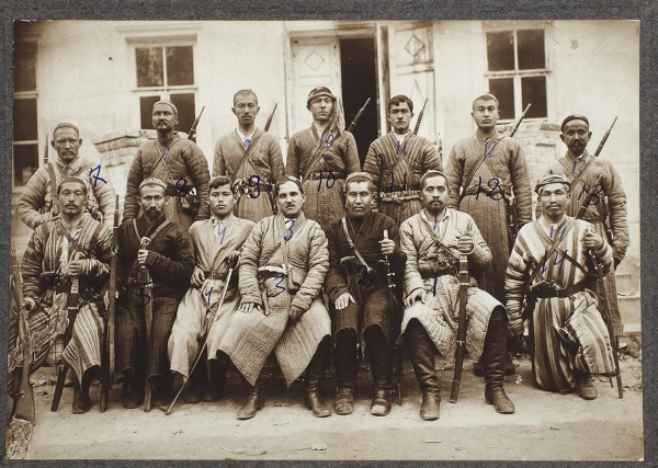 Фотография милицейского отряда одной из Союзных республик. [Узбекистан, 1920].