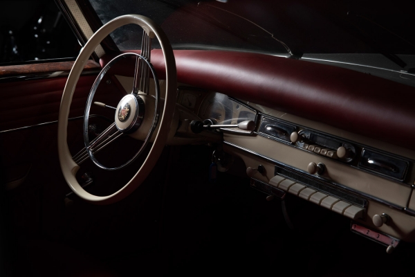 [Любимый автомобиль Марчелло Мастрояни и Пола Ньюмана] Borgward Isabella Coupe. Год выпуска 1959. Германия прочно занимает лидирующие позиции на мировом авторынке, именно там и зародилась история автомобильной промышленности. Многие компании, основанные в конце XIX — начале XX века, успешно существуют и по сей день. Но сегодня мы хотим вам представить автомобиль в свое время широко известной марки Borgward, существование которой прекратилось осенью 1961 года.