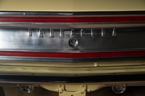 [Редчайший экземпляр из 937 автомобилей, созданных дизайнерами специально для женщин...] Plymouth Barracuda. Год выпуска: 1968. Plymouth Barracuda — редчайший автомобиль из серии MOD TOP, со спортивными амбициями сегмента Pony Car, выпускаемый корпорацией Chrysler всего 10 лет: c 1964 по 1974 год. Они были созданы в качестве альтернативы очень популярному в то время и уникальному классу автомобилей «мускул-карам», которые имели достаточно крупные размеры и были оснащены мощными двигателями, но стоили очень дорого и позволить себе такую покупку мог далеко не каждый. Корпорация Chrysler первая представила автомобиль в сегменте Pony Car, этим автомобилем был Plymouth Barracuda. Реклама Plymouth Barracuda тогда гласила: «Что еще можно сказать про новый автомобиль, который так выглядит, имеет 5 сидений и стоит меньше $2500?»