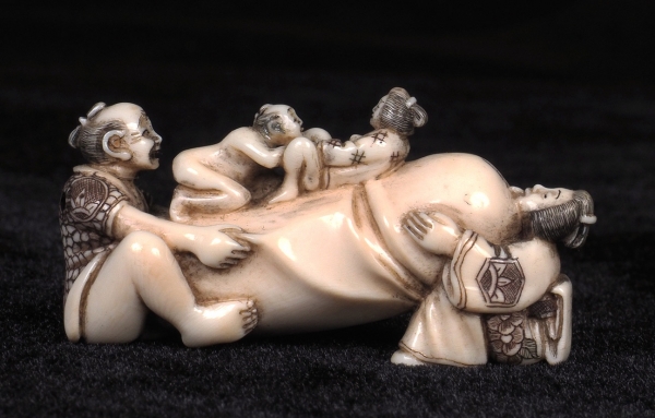 Коллекция из 59 фигурок нэцкэ. Япония, XIX — первая четверть XX в. Слоновая кость; резьба, шлифовка, полировка.