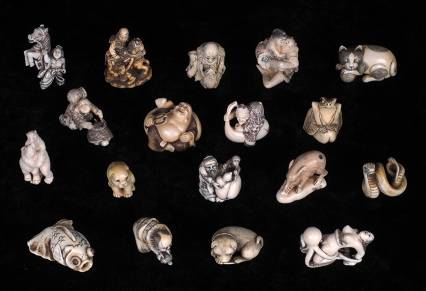 Коллекция из 36 фигурок нэцкэ. Япония, XIX — первая четверть XX в. Слоновая кость, дерево; резьба, шлифовка, полировка.