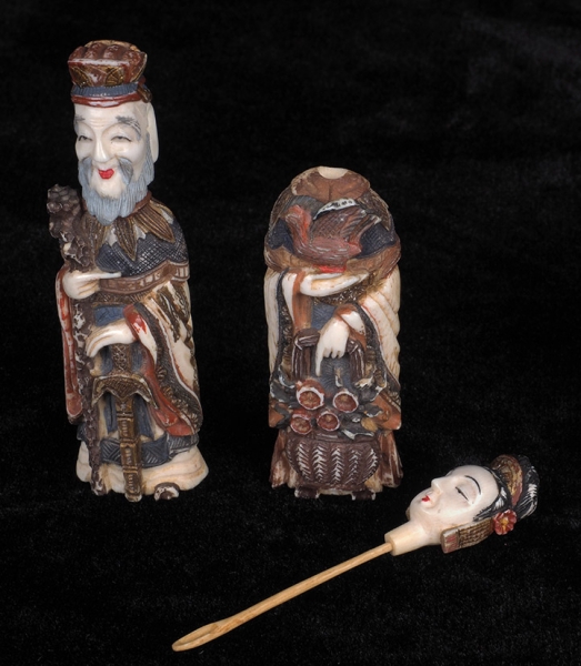 Коллекция из 12 фигурок окимоно и флаконов. Япония, XIX — первая четверть ХХ в. Слоновая кость; резьба, шлифовка, полировка, раскраска.