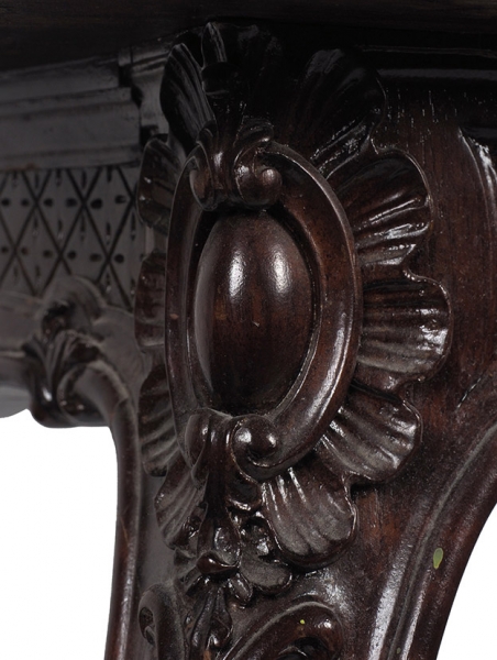 Резной столик в стиле второго рококо. Австрия, середина XIX века. Массив ореха, шпон палисандра, маркетри.