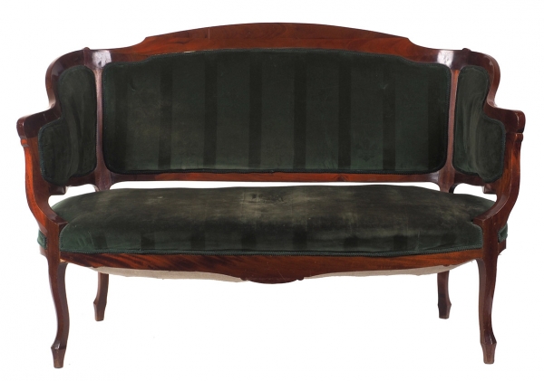 Гарнитур из 6 предметов мягкой мебели: четыре полукресла, банкетка и двухместный диван. Россия, около 1900-х гг. Красное дерево, ткань.