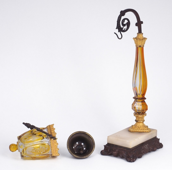 Лампа-ароматница в стиле Карла X. Франция, первая четверть XX в. Бронза, мрамор, хрусталь; гравировка, литье.