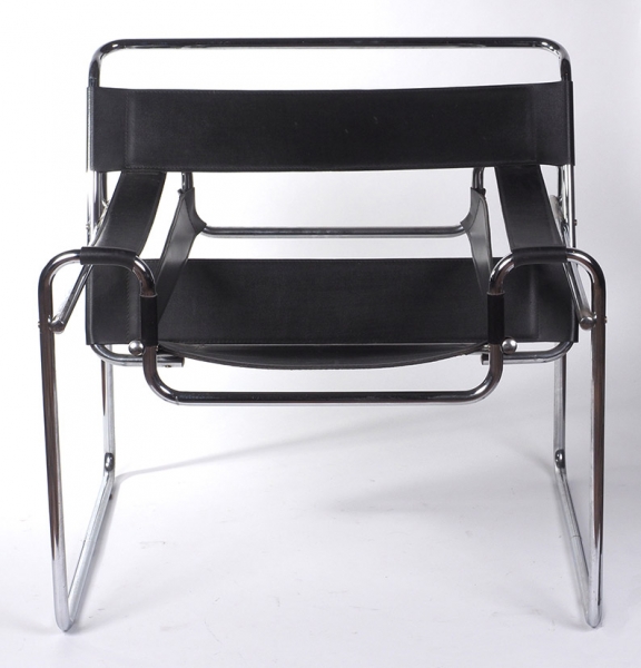 Кресло Wassily дизайнера Marcel Breuer в стиле Bauhaus. Германия, 1960-70-е гг. Металл, кожа. Цвет — черный.