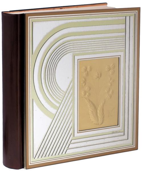 Винтажный альбом для фотографий фирмы «Cartier». В кожаном кофре. Металл, стекло, кожа, картон, ткань, папиросная бумага. Франция, 1970-е гг.