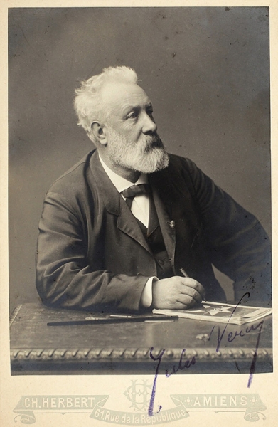 Автограф Жюля Верна на собственном фотопортрете. Amiens [Амьен]: Ch. Herbert, [1903].