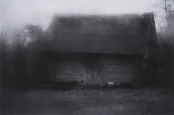 Lena Nova. «Домик в тумане». 2013. Фотография, монокль; тираж 1 экземпляр. 30x45 см.
