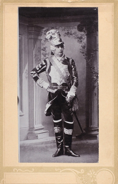 Две фотографии солиста Большого и Мариинского театров Павла Акинфиевича Хохлова (1854-1938), одна из которых с автографом. Кон. XIX в.
