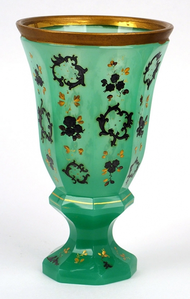 Бокал зелёного опалесцирующего стекла. Богемия. 1840-1850-е.