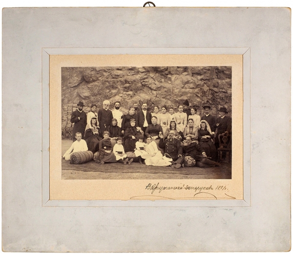 Групповая фотография: Князь В. Аргутинский-Долгоруков в кругу близких и родственников. 1891.