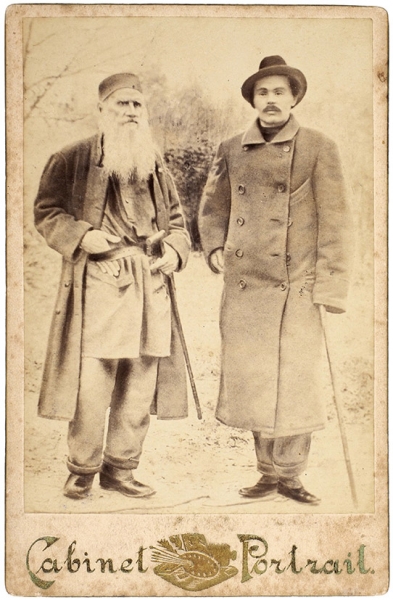 Фотография: Лев Толстой и Максим Горький. Ясная Поляна, 1900.
