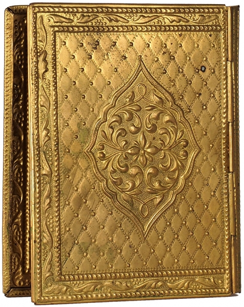 Оклад желтого металла для книги с изображением евангелиста. Б.м., б.г.