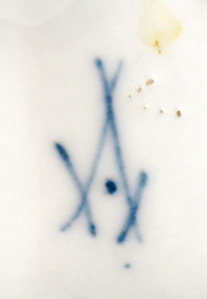 Тарелка для торта. Германия, Мейсенская фарфоровая мануфактура. 1870-е. Фарфор, роспись, золочение. Диаметр 27,5 см. Высота 7,5 см.