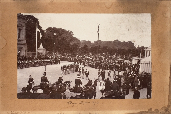 Фотография: Военный парад в Копенгагене / фот. J. Danielsen. Копенгаген, [1892].