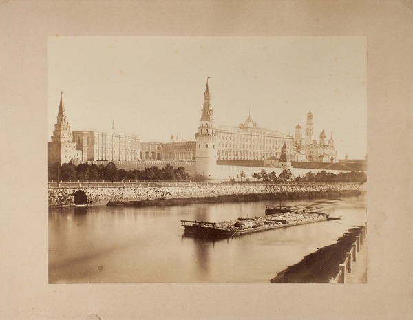 Фотография Кремлевской набережной в Москве. 1880-е гг.