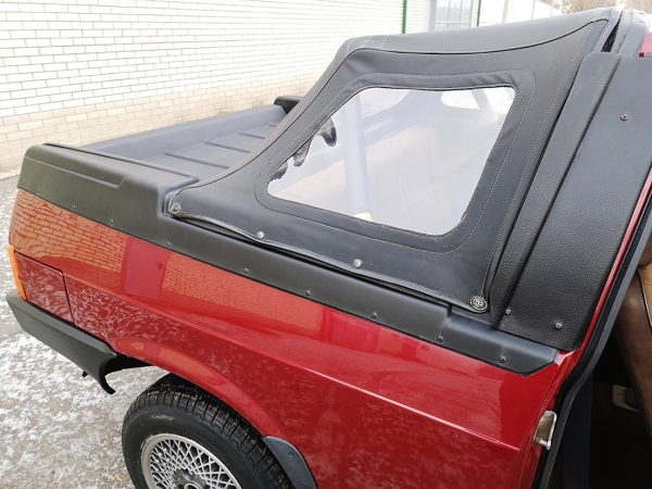 ВАЗ-2108 (Lada Samara Fun). Год выпуска: 1991. Lada Samara Fun — доработанный в 1988 году для немецкого рынка компанией Bohse вариант ВАЗовской модели 2108 с редким кузовом Ландоле.