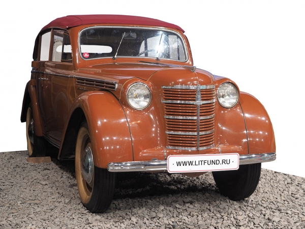 Москвич 400. Год выпуска: 1950. Москвич 400 — легковой автомобиль с задним приводом, который выпускался в СССР на Московском заводе малолитражных автомобилей (МЗМА) с 1947 года. Автомобиль является модернизацией автомобиля Opel Kadett, выпускавшегося в 1937–1940 годах в Германии американским концерном General Motors на дочернем предприятии Opel.