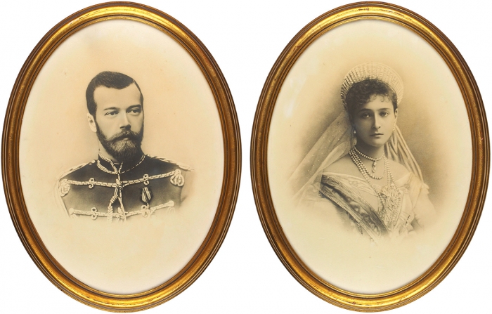Две фотографии: портрет Николая II, портрет Александры Федоровны. 1890-е гг.; отпечаток 1920-х гг. (?).