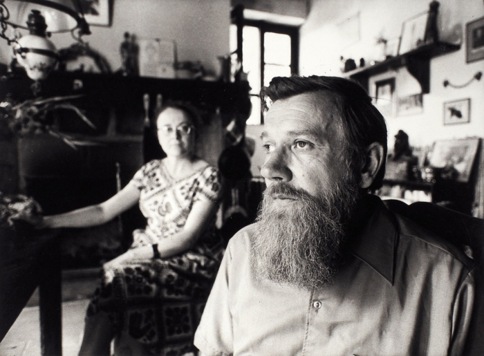 Фотография: Андрей и Мария Синявские в московской квартире. [М., 1960-е гг.].