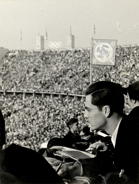 Фотография «Эдуард фон Фальц-Фейн на Олимпийском стадионе в ложе Адольфа Гитлера». [Берлин, 1936].