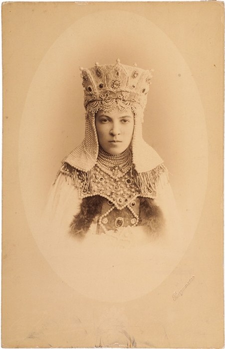 Две фотографии: актриса Мария Савина / фото К. Бергамаско. СПб.: Ch. Bergamasco, [1890-e гг.].